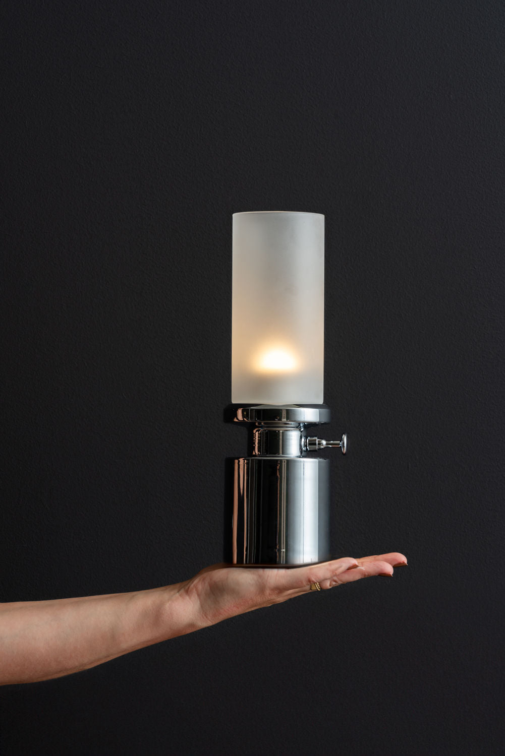 Leitmotiv Bordlampe Camp LED forkromet