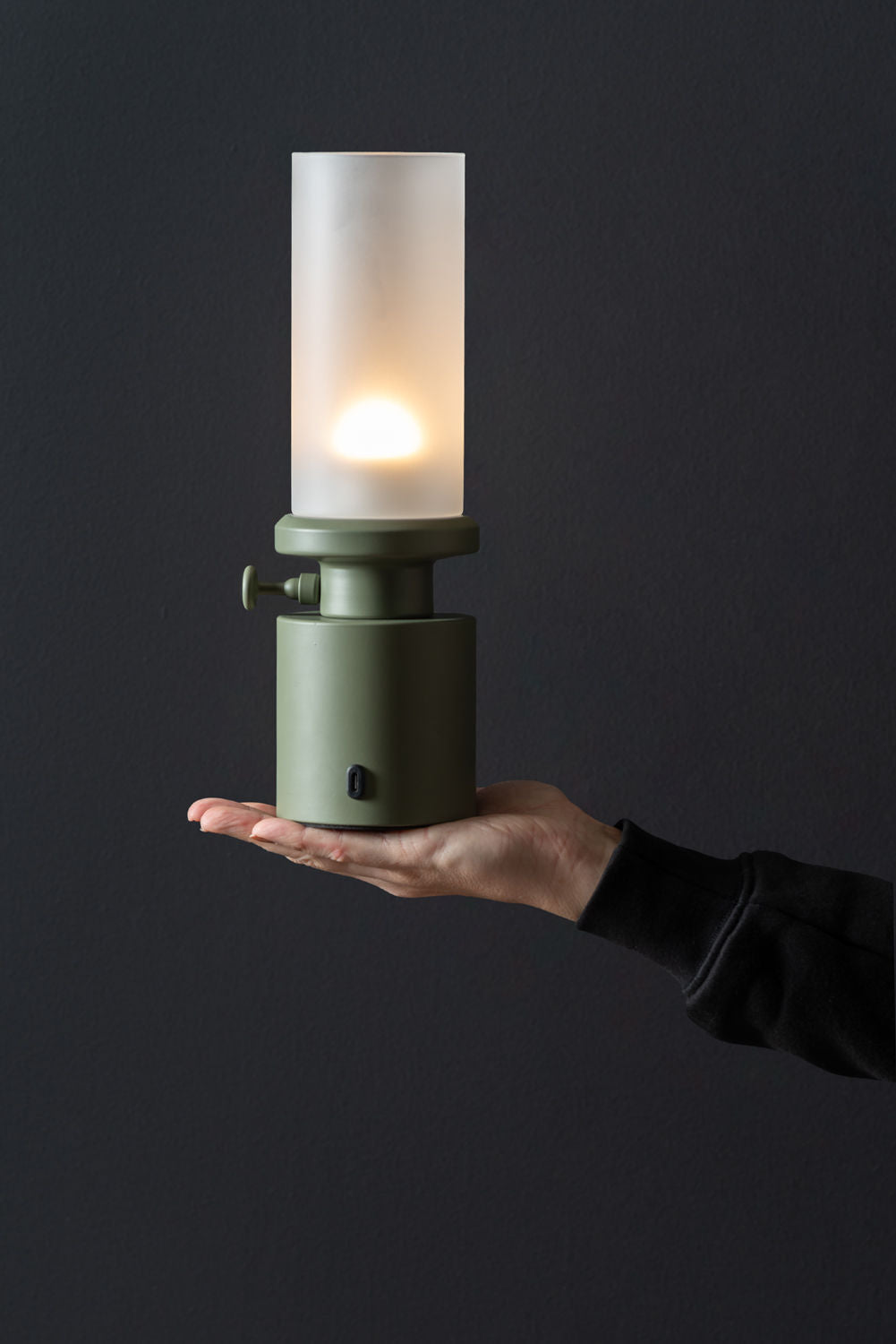 Leitmotiv Bordlampe Camp LED jern junglegrøn