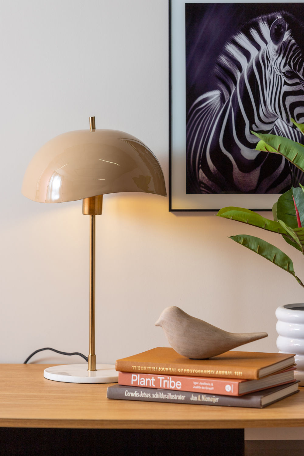 Leitmotiv Bordlampe Waved Dome emalje blød brun