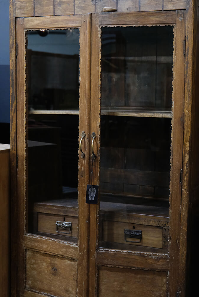 Trademark Living Stort gammelt vitrineskab