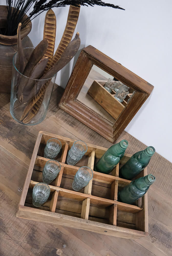 Trademark Living Kanika trækasse med rum