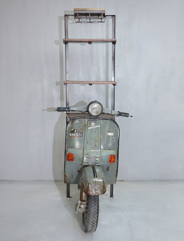 Trademark Living Bar-reol med scooterfront